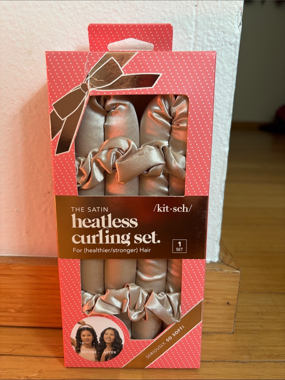 NWT Kitsch Heatless Curling Rod with scrunchies